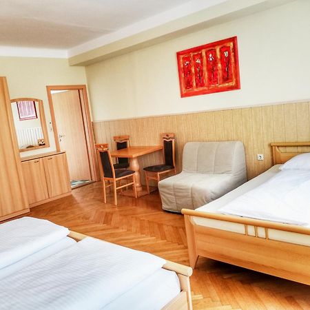 Familie Zuser Hotel Garni มิตแตร์บาค ภายนอก รูปภาพ